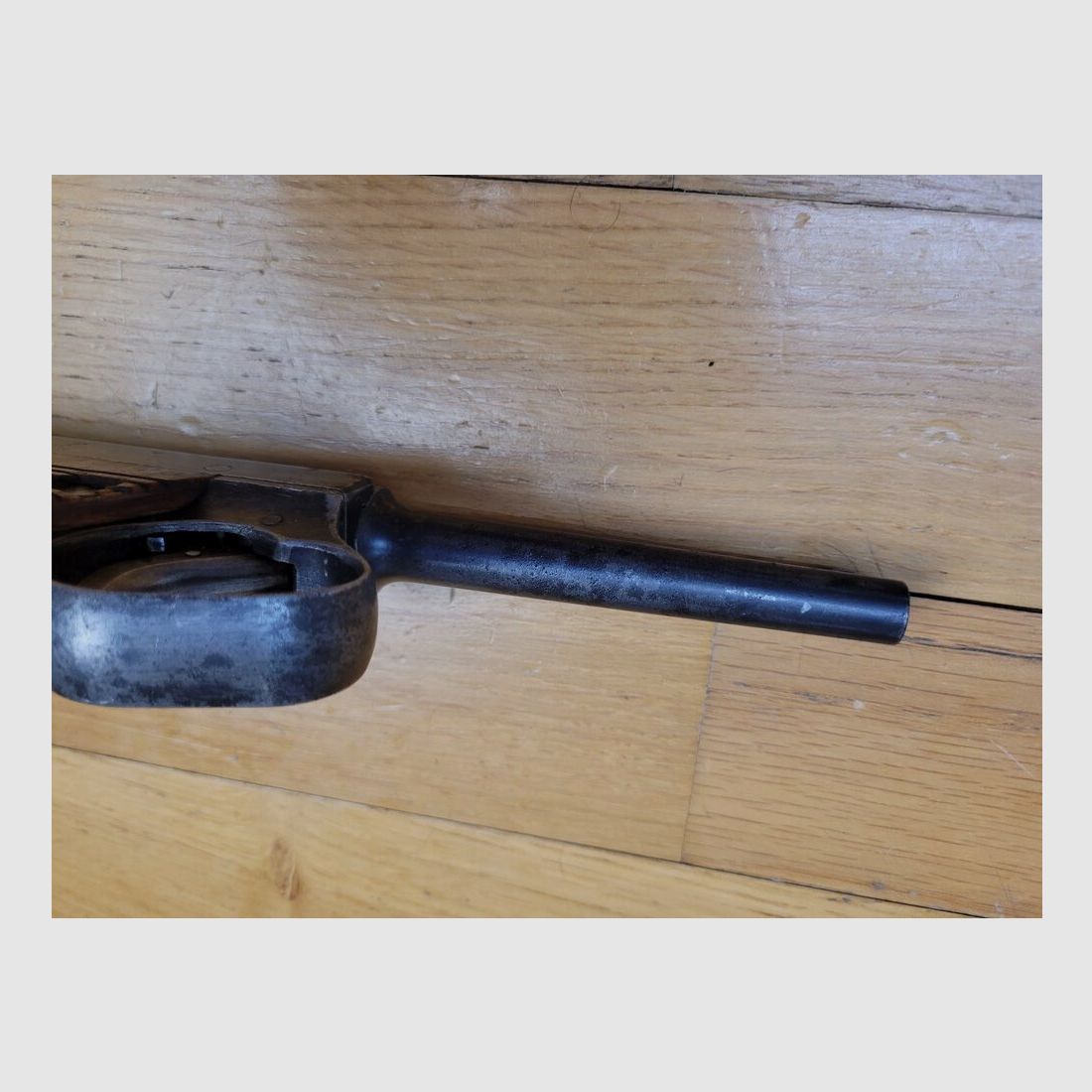 Außergewöhnliche und sehr seltene japanische Pistole Nambu Typ 14 – Japanische Dienstwaffe – Originalkaliber 8mm Nambu – Arsenal Nagoya unter Aufsicht von Kokubunji – Waffe aus April 1940 – Schöne monomatrikulierter Waffe außer Magazin – TBE und sehr selten, Bild 9 von 23