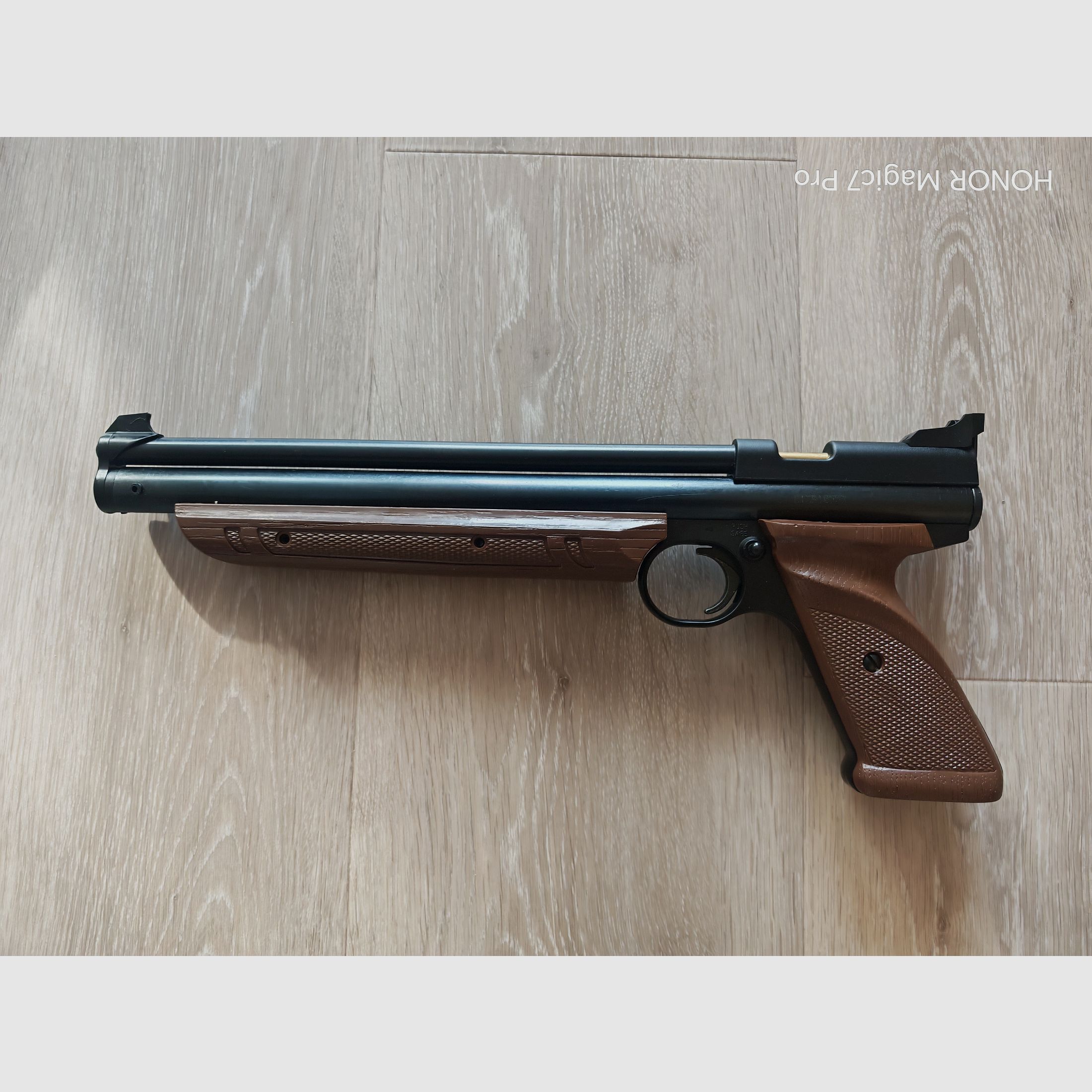 Starke Crosman 1377 Luftdruckpistole mit Koffer, wie neu!