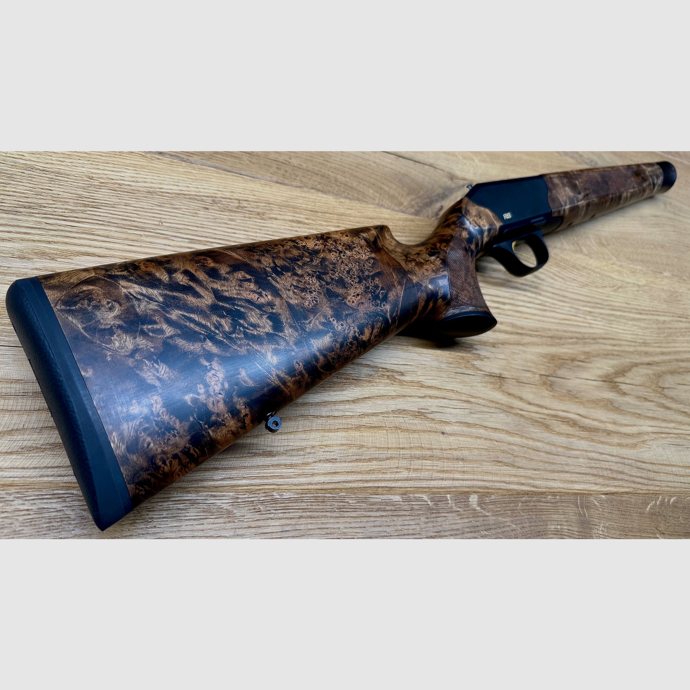 Blaser R8 Custom Schaft mit Gehäuse/System // HK 9-10 // R8 Logo und Abzug in gold // TRAUMSCHAFT