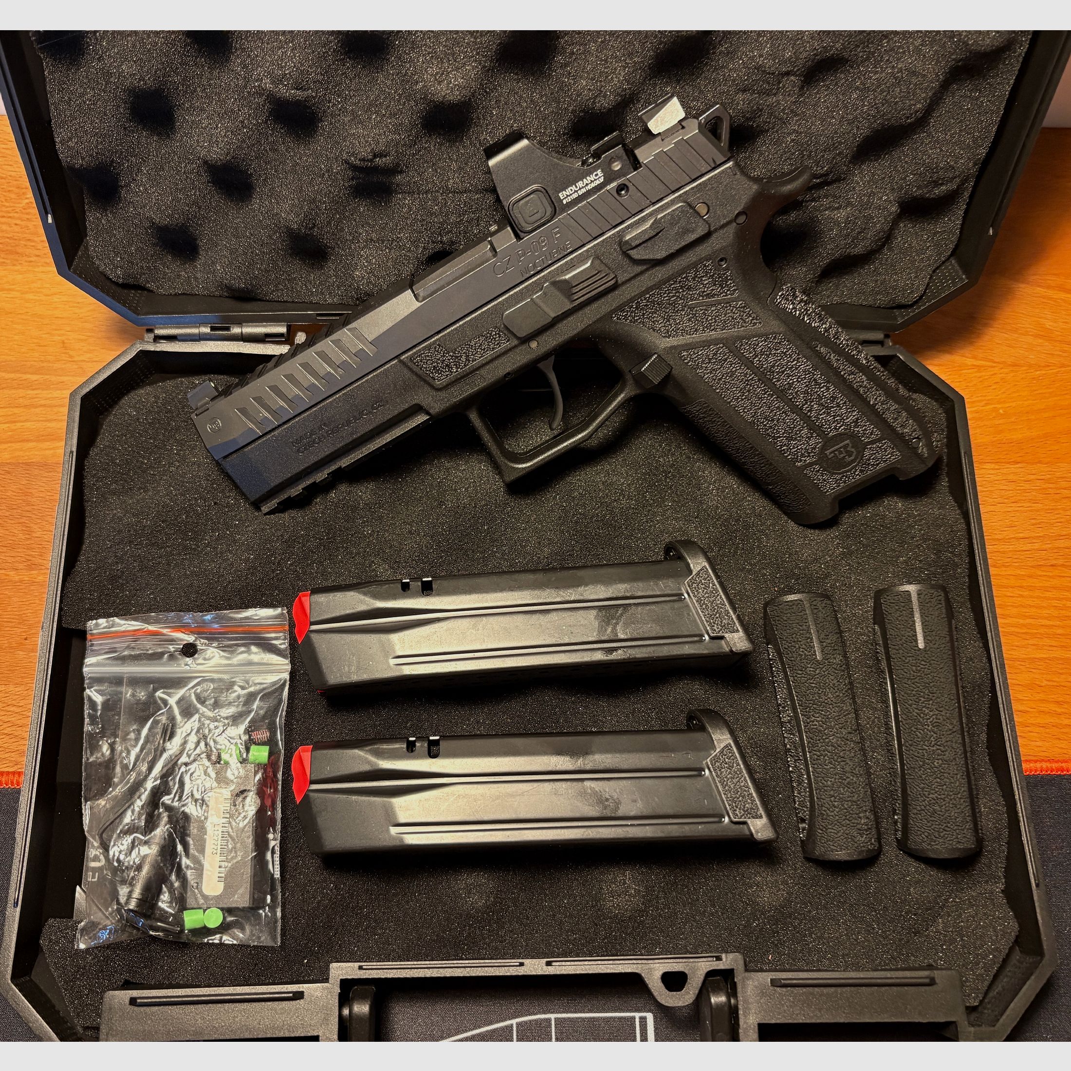CZ Pistola P-09 F Nocturne optic Ready Set con HAWKE Endurance multi-Dot