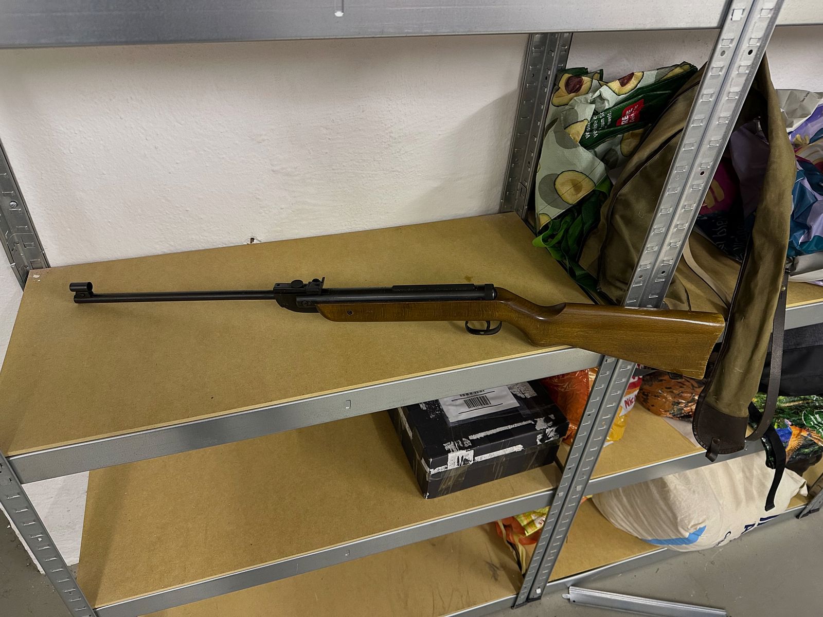 air rifle, image 2 of 5