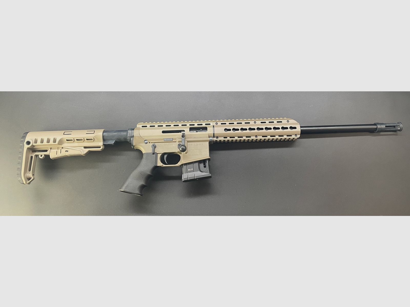 Pallas BA15-22 .22LR KK karabina powtarzalna w stylu AR15 1/2x20UNF Pustynny