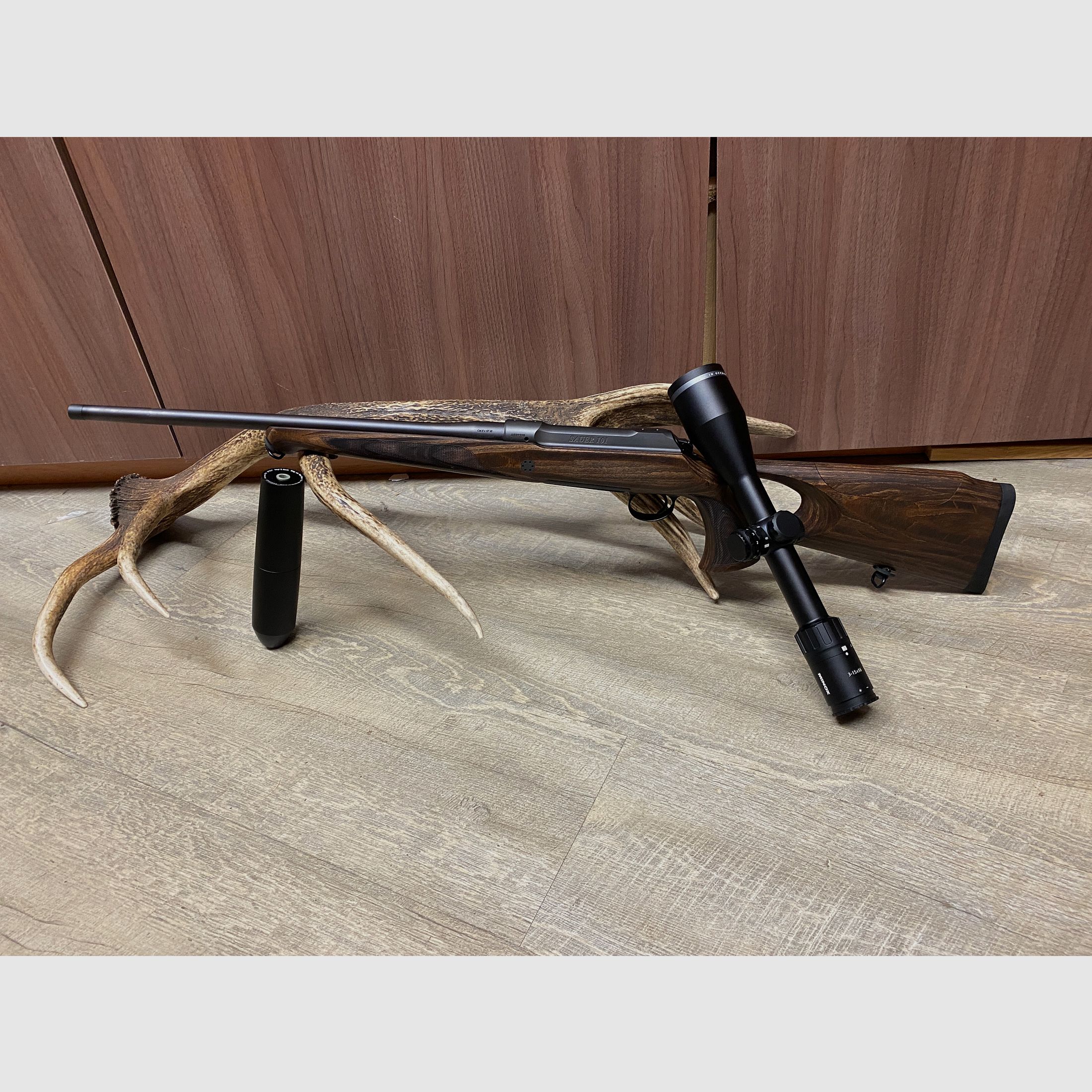 Sauer 101 GTI, mit Minox Allrounder 3-15x56, mit Schiene