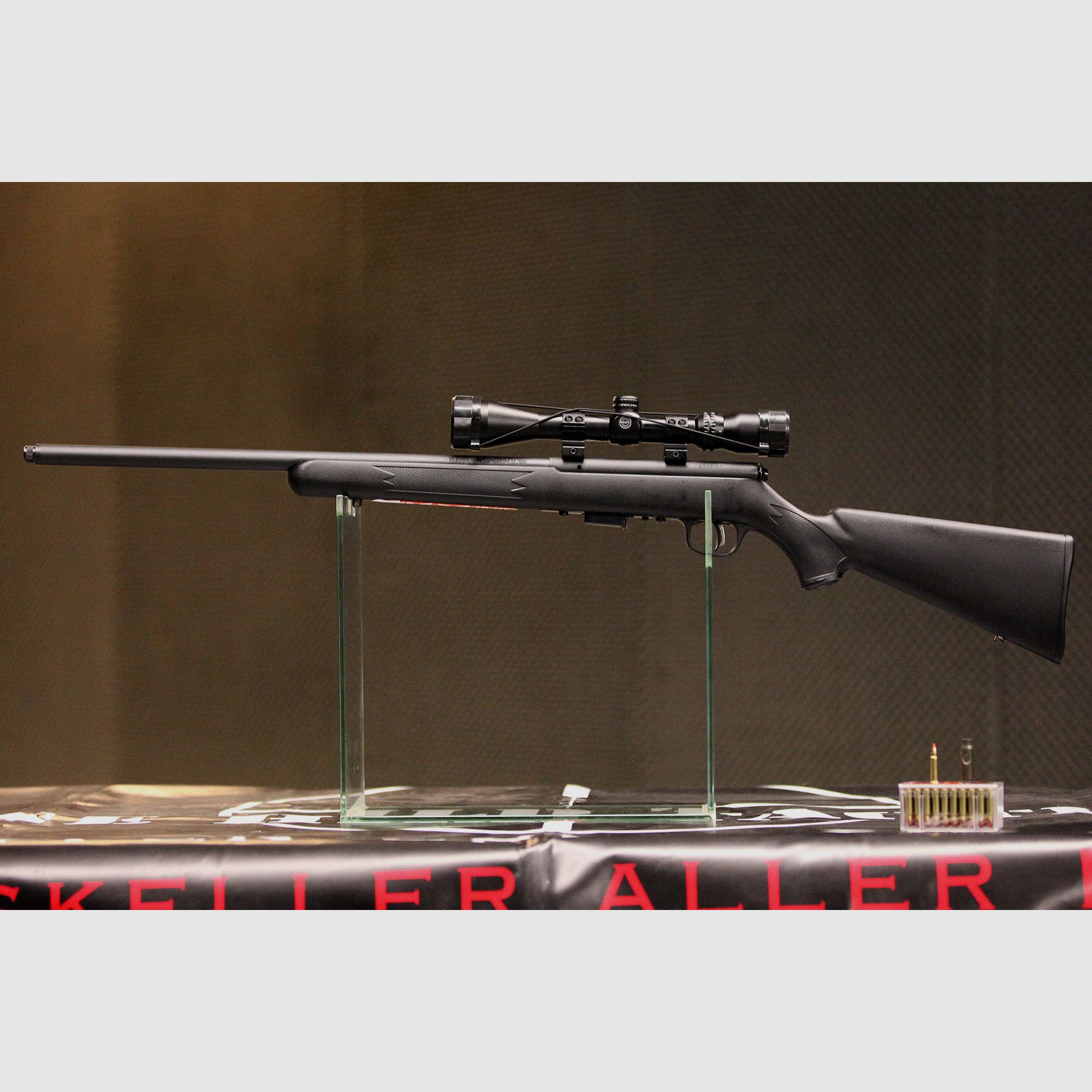 Savage 93R17FV TB Varmint, afbeelding 2 van 6