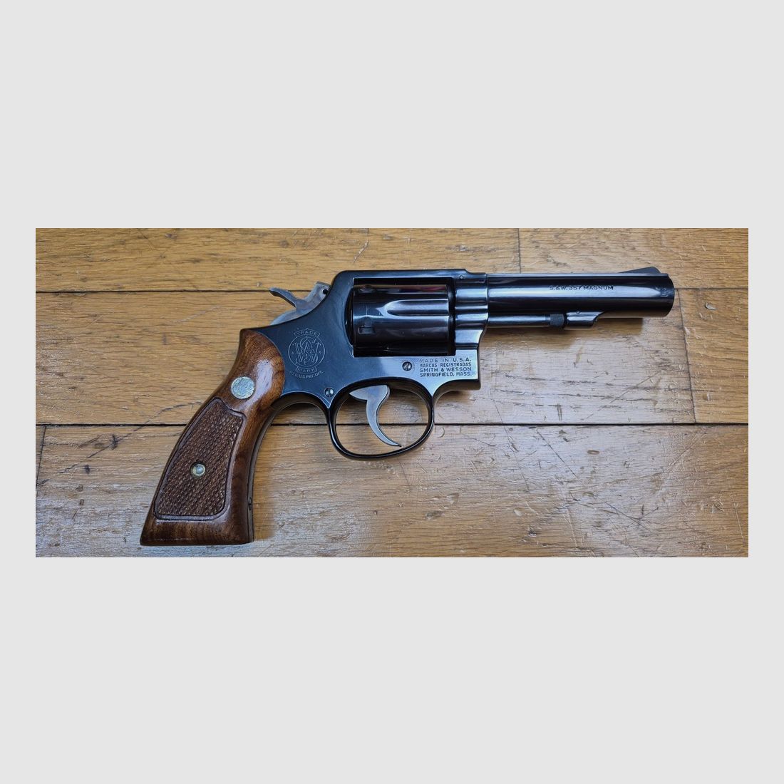 Sehr schöner Revolver Smith&Wesson Model 13-2 – Kal. .357 Magnum in K-Karosserie – Abgeleitet vom Military and Police in einer Version mit schwerem Lauf – Waffe „Pinned und recessed“ von 1978 – Polizei- und vielseitige Waffe par excellence – Zustand nahezu perfekt – TBE++/TBE+++, Bild 2 von 26