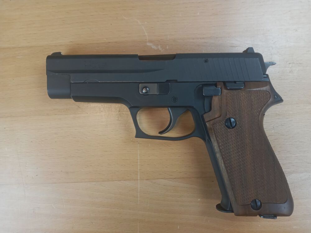 Sig Sauer P 220