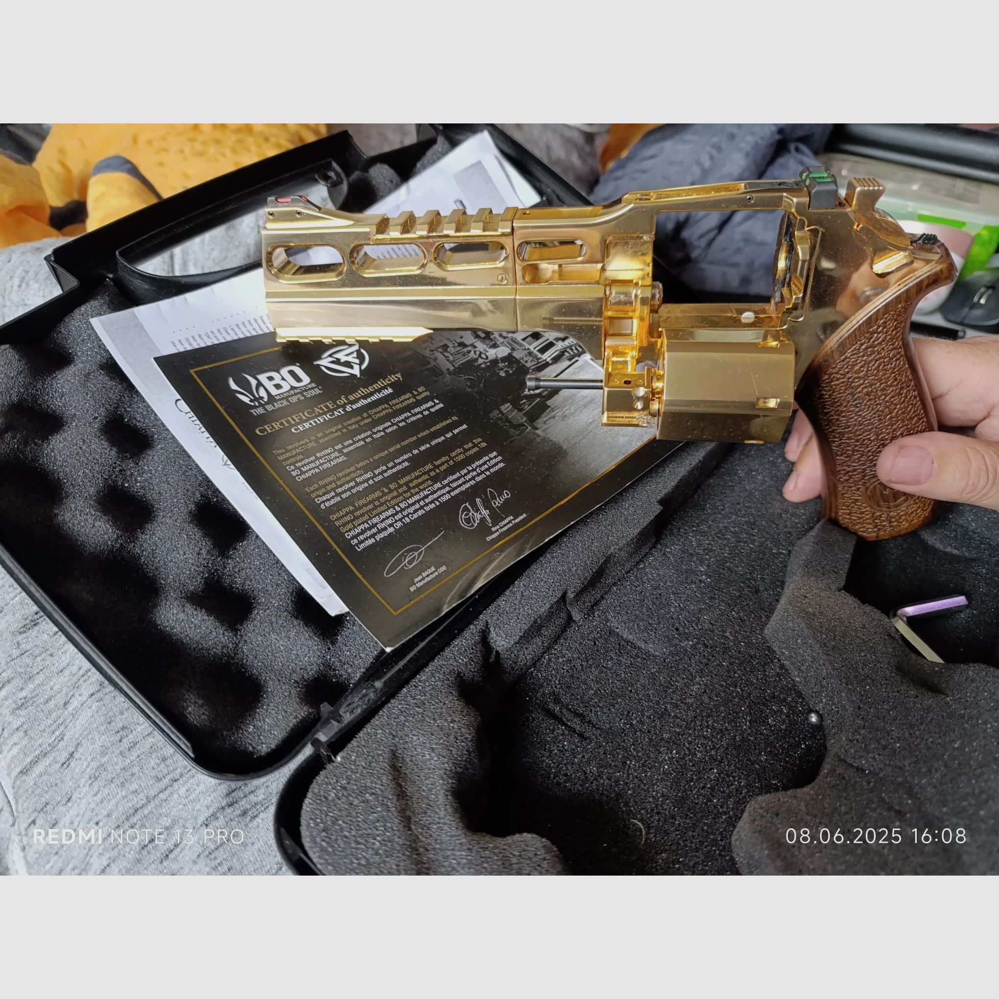 Revolver " CHIAPPA " von FireArms limitiert, 18 Karat Vergoldet