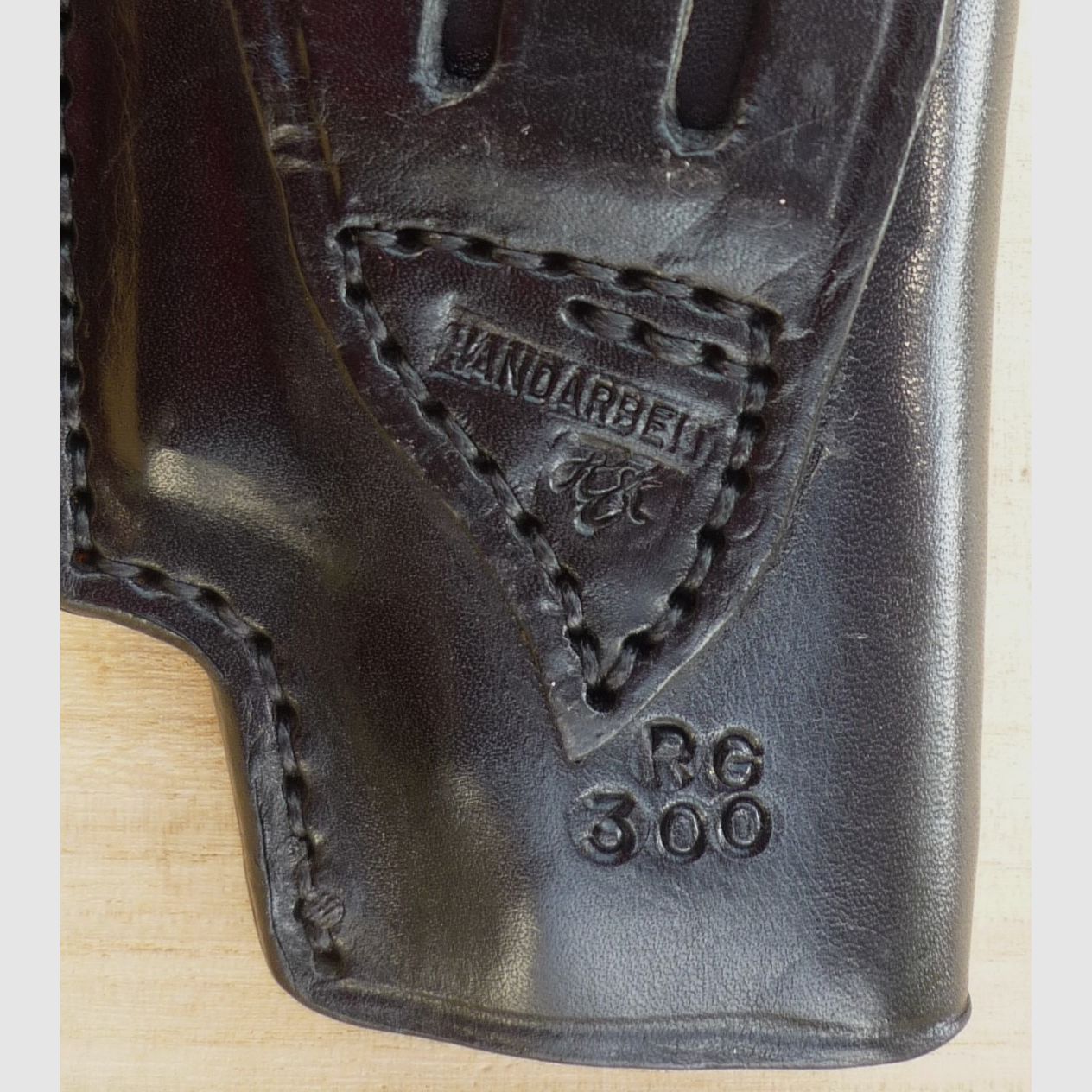 HKDesign Holster  Art. Nr.  002 : kleine Einfachholster mit Sicherheitsriemen   -  für:  diverse Waffen, siehe weitere Fotos u.A. S&W 60 -  für Linkshänder
