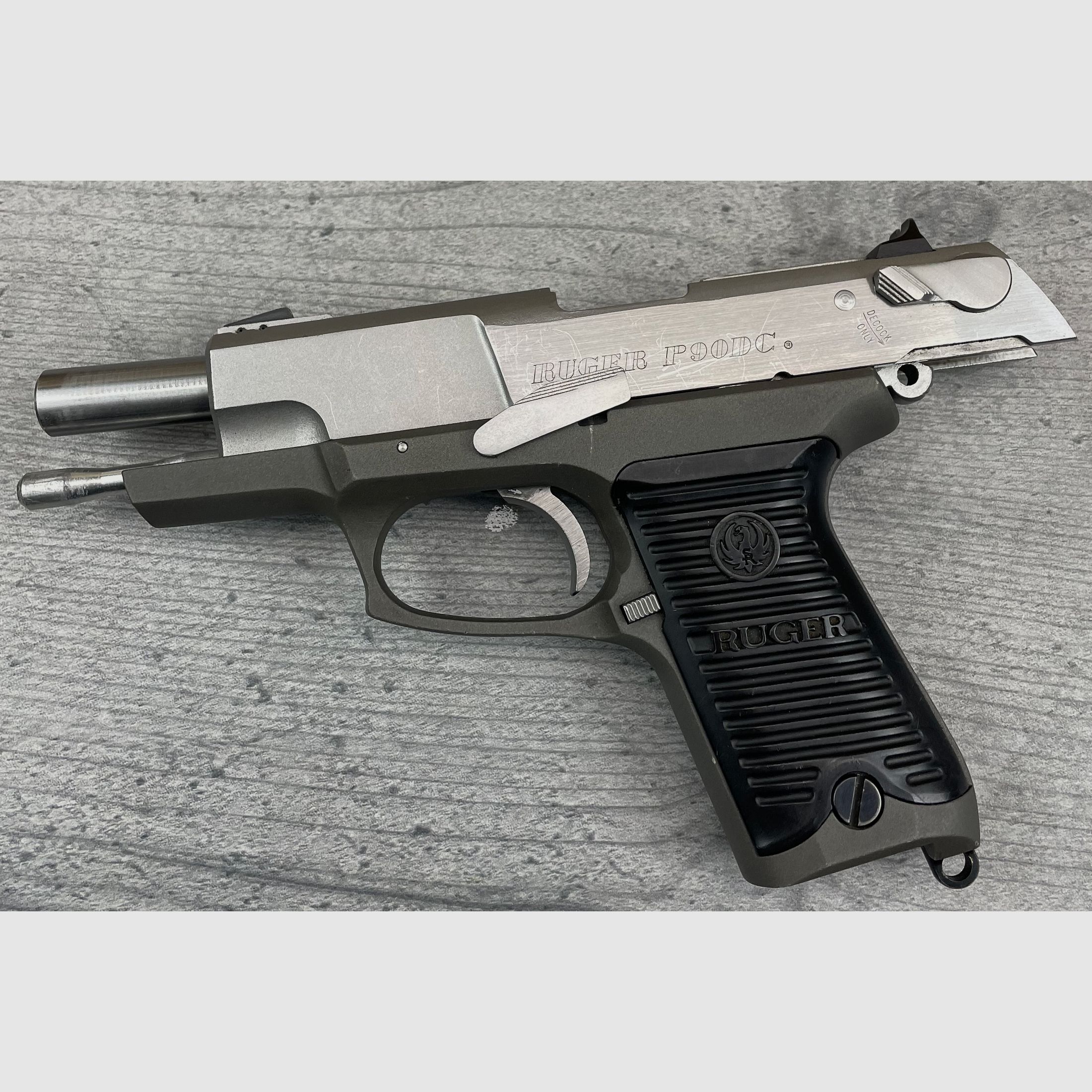 Ruger P90 DC Kal.: .45 ACP halbautomatische Pistole