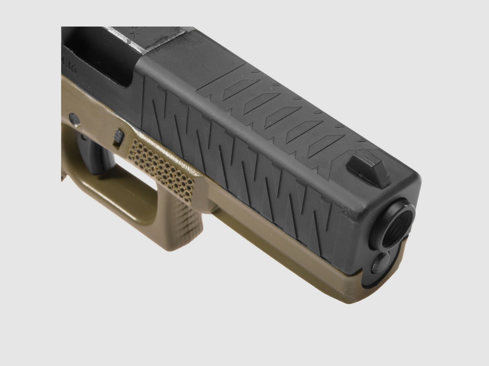P05 GBB Airsoft Pistool met Grip Stippling in Olijf | Delta Armory