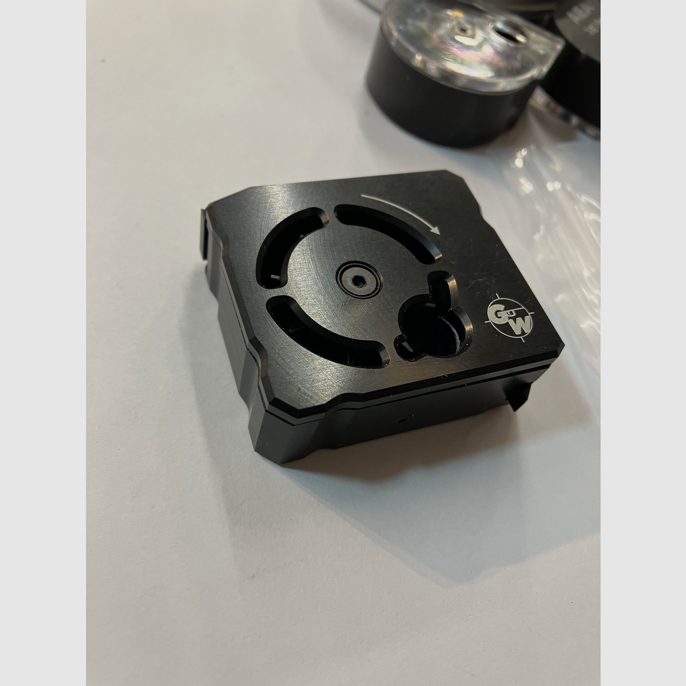 HP Max MK2 mit Schalldämpfer, Sig Romeo5 Rotpunktvisier und Zubehör