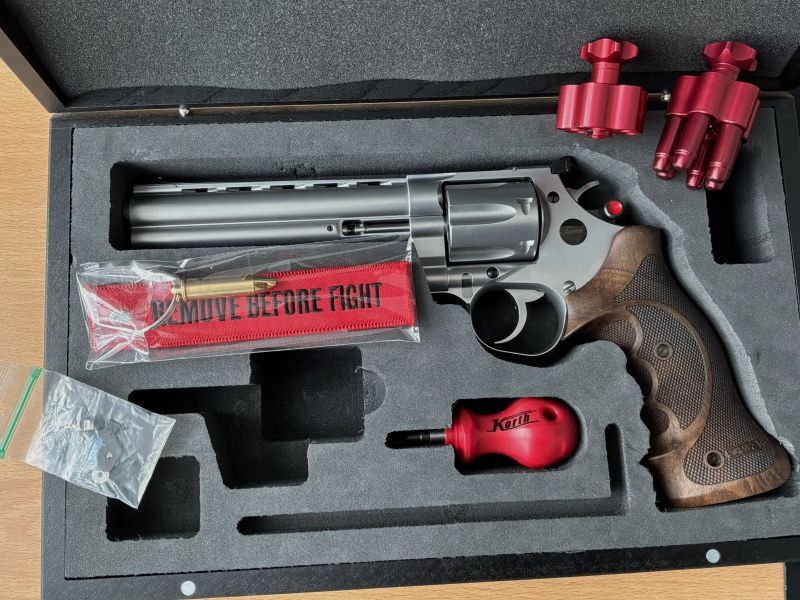 Korth Revolver Classic. 357 Mag 6“ plata raro