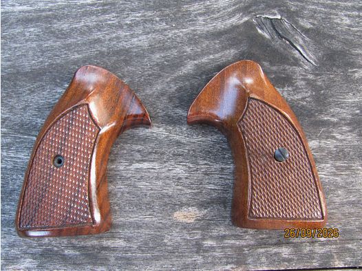 Drewniany chwyt jak nowy Colt Detective Special i podobne modele