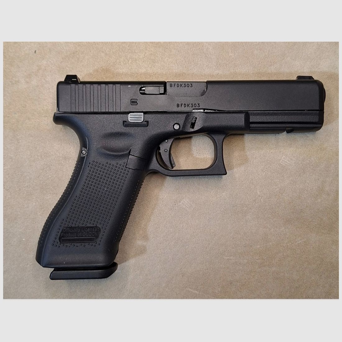!Als nieuw! Vitrinemodel! VFC Glock 17 Gen 5, 6mm, GBB, Airsoft, m= loop en slide van metaal, door Umarex