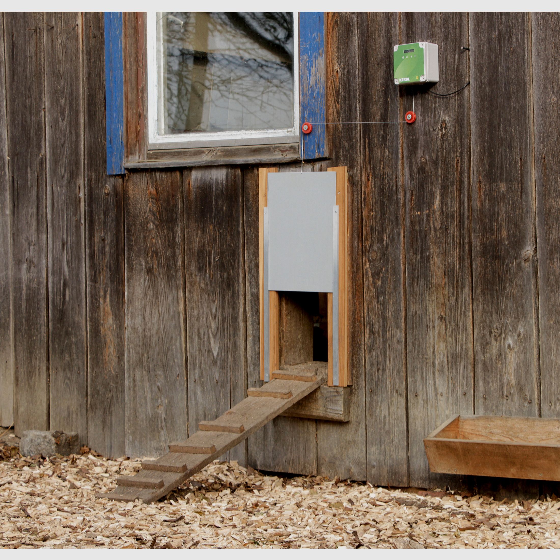 Porte automatique pour poules avec glissière
