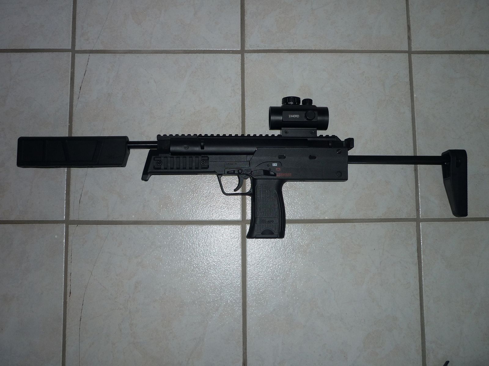 Arme à air avec signe F