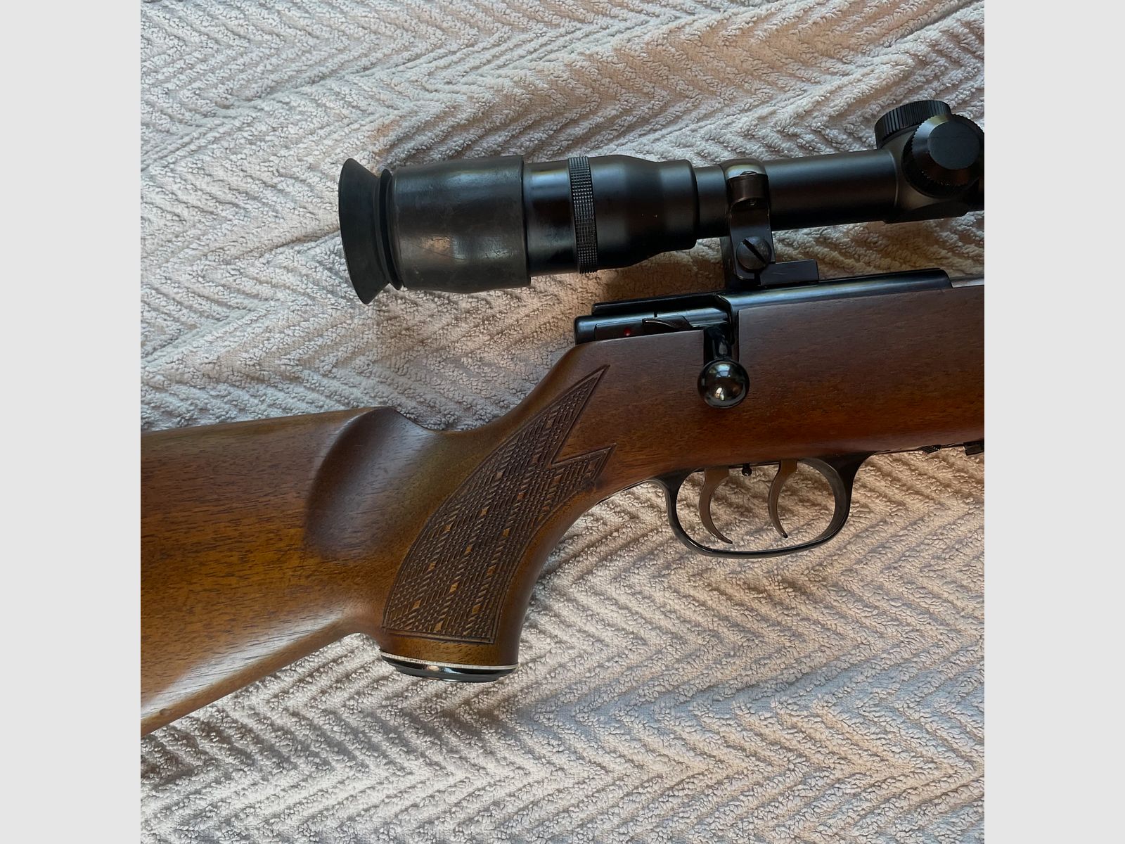 Krico Repetierbüchse .22. WinMag, Schrankwaffe