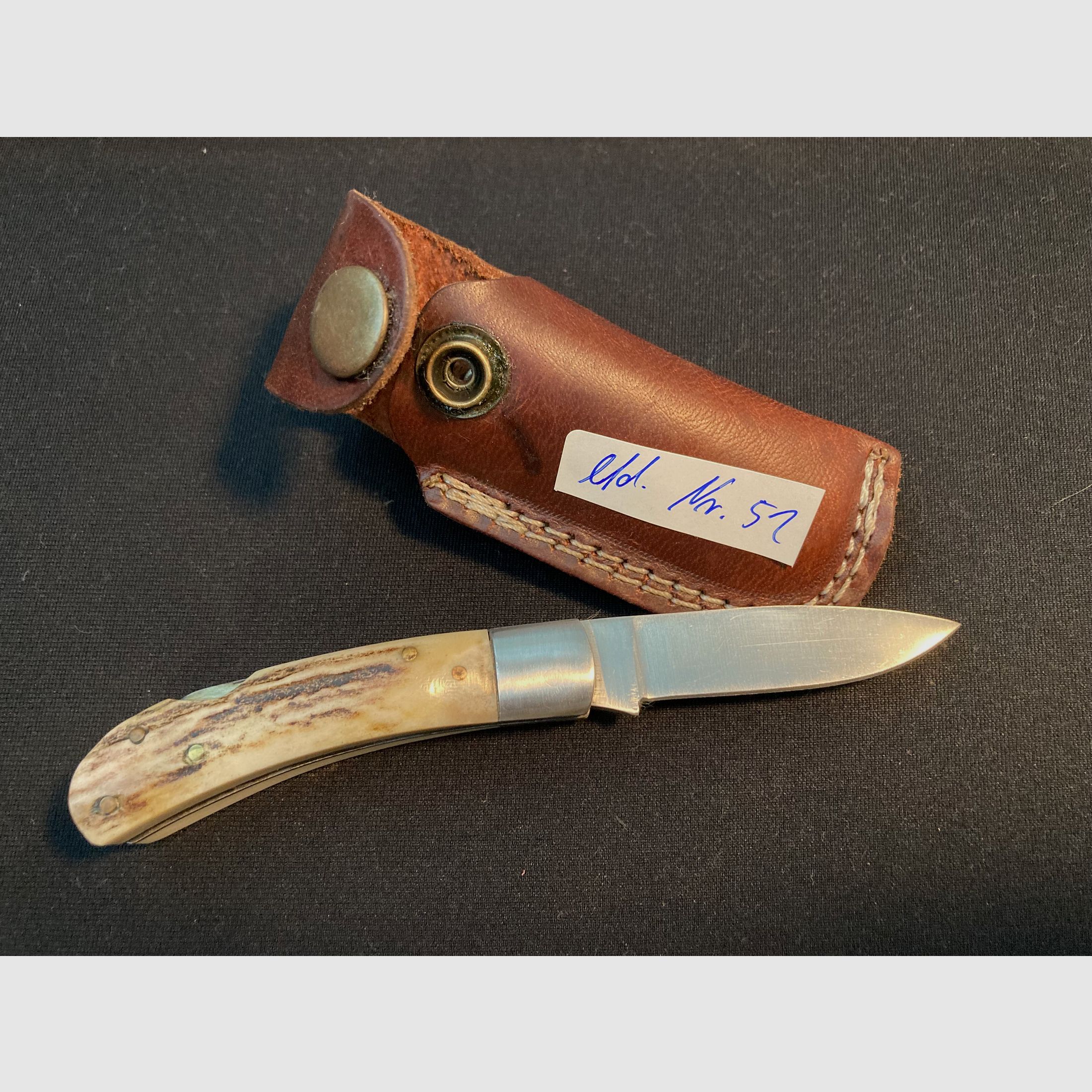 Cuchillo de bolsillo, cuerno de ciervo, inoxidable, Backlock, funda de cuero 51