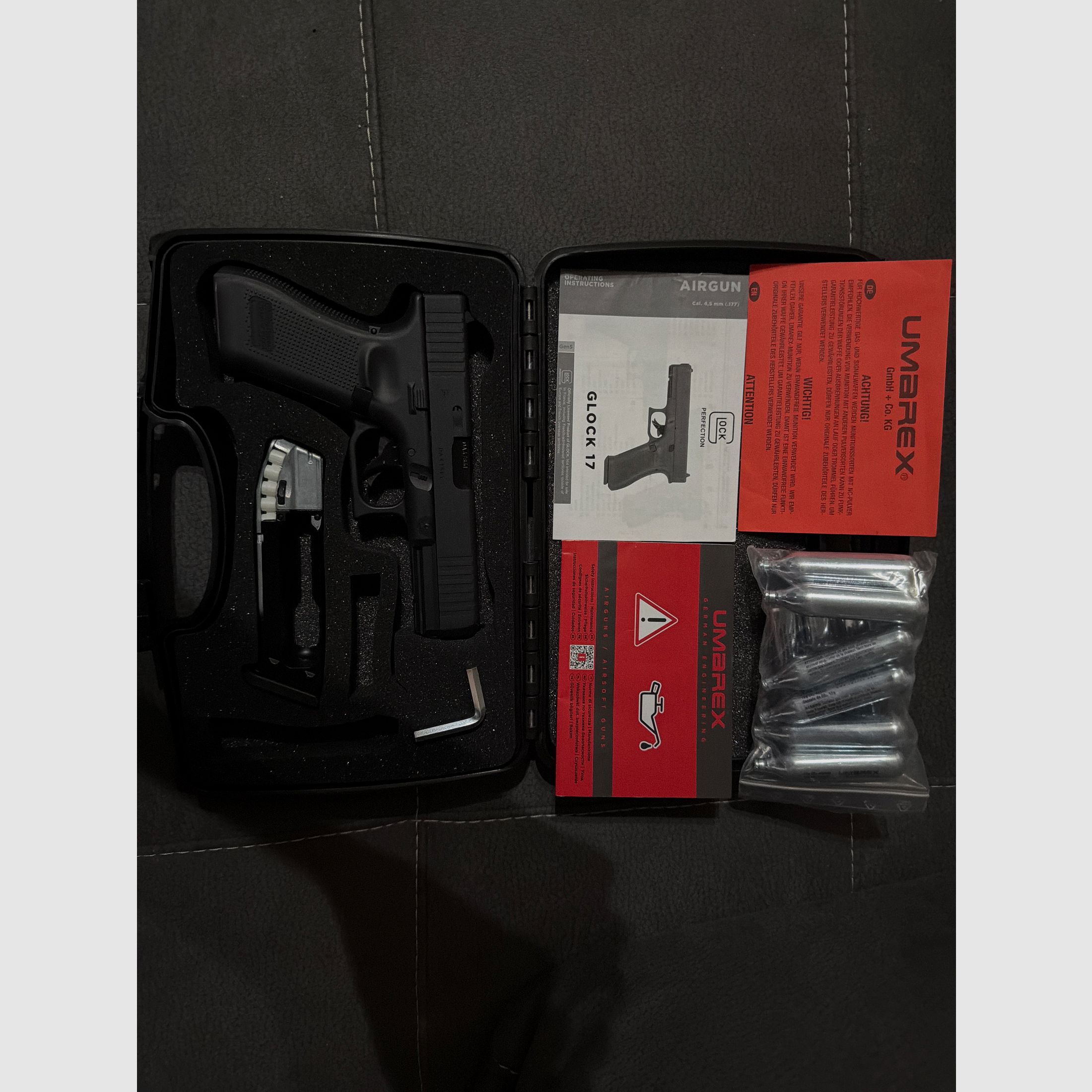 Umarex Glock 17 Gen5 CO2 air pistol | 4.5 mm | complete set | excellent condition | with CO₂ & case