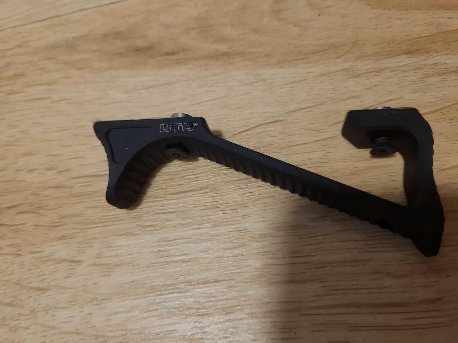 UTG Ultra Slim Angled Foregrip, keymod, front grip