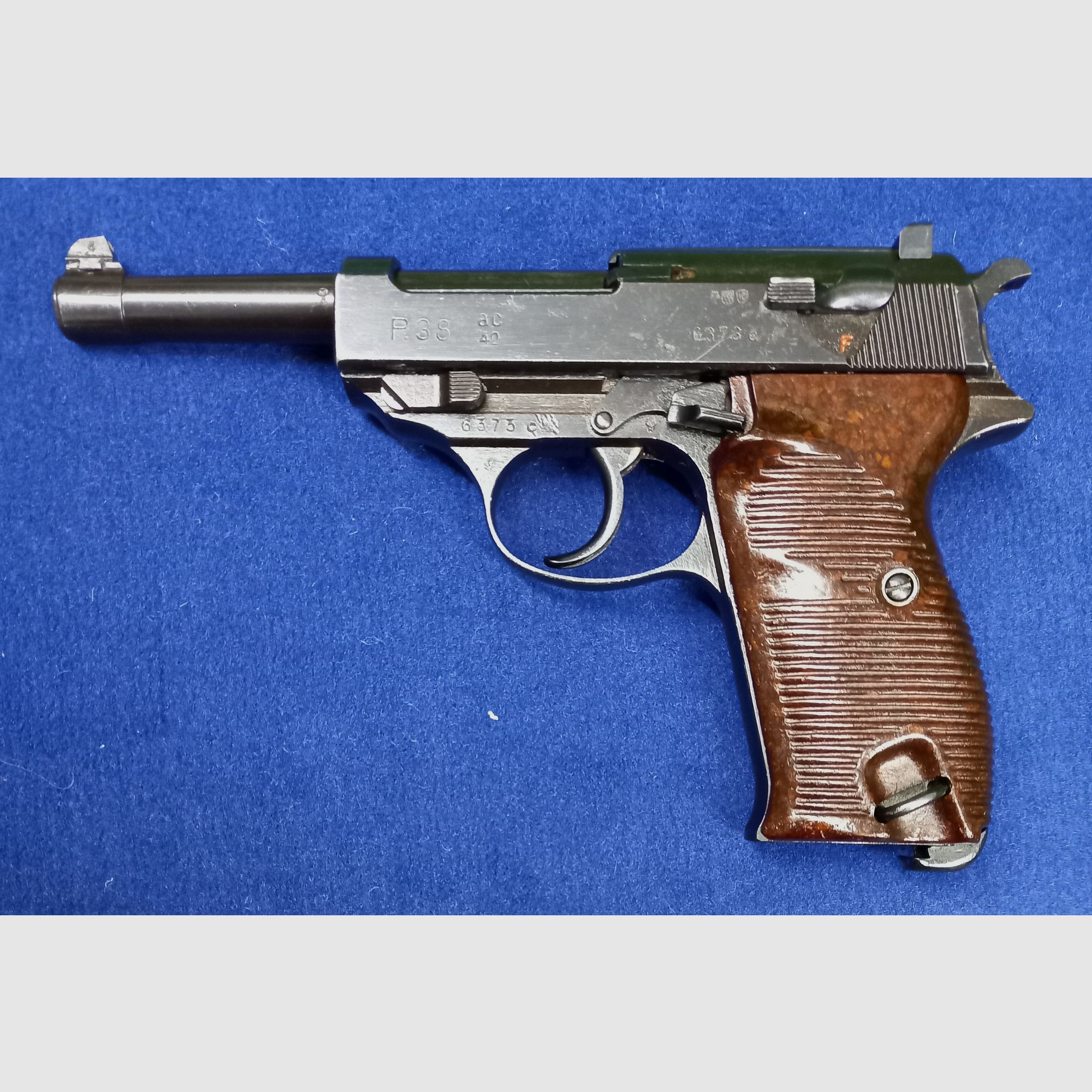 Wehrmachtspistole P38 ac 42 in calibro 9mm Luger, con timbro di accettazione WA 359
