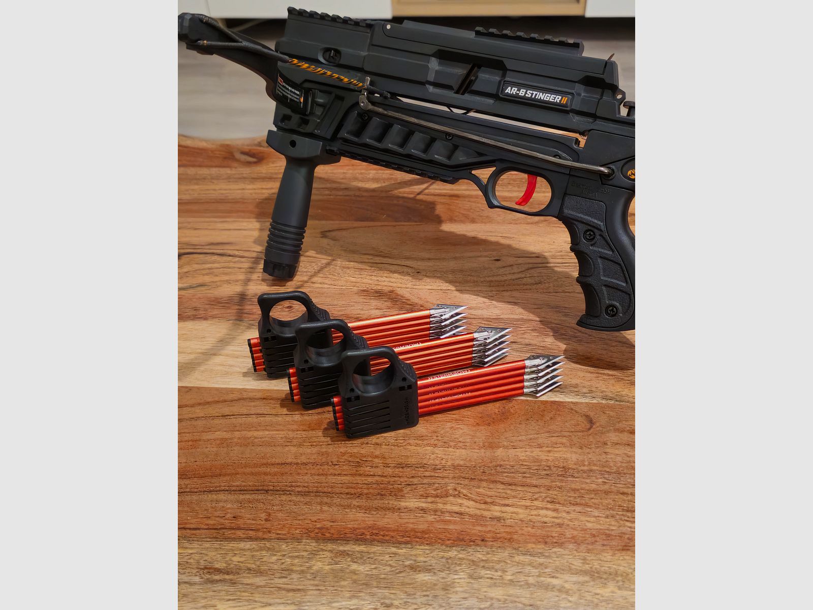 Steambow Stinger II Tactical AR-6 mit Zubehör