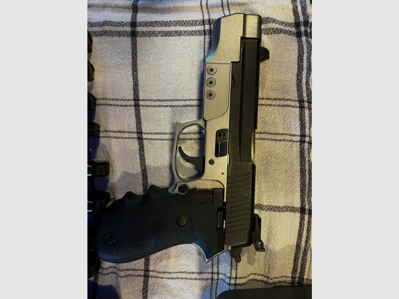 Sig Sauer P220S