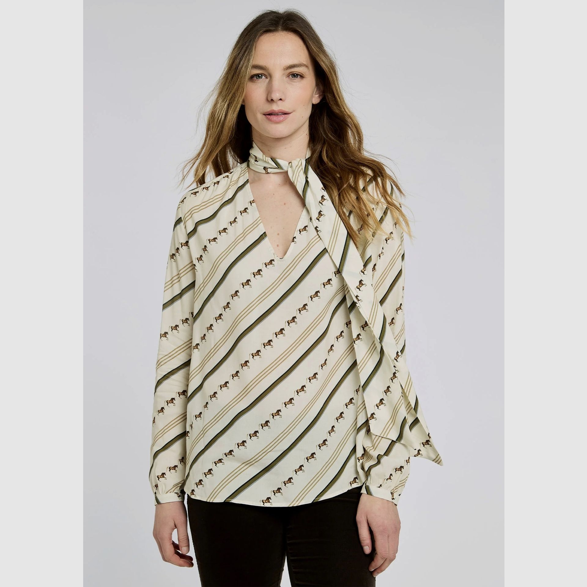 Dubarry Sweetalison Damenbluse mit Bindekragen – Elfenbein, Bild 3 von 4