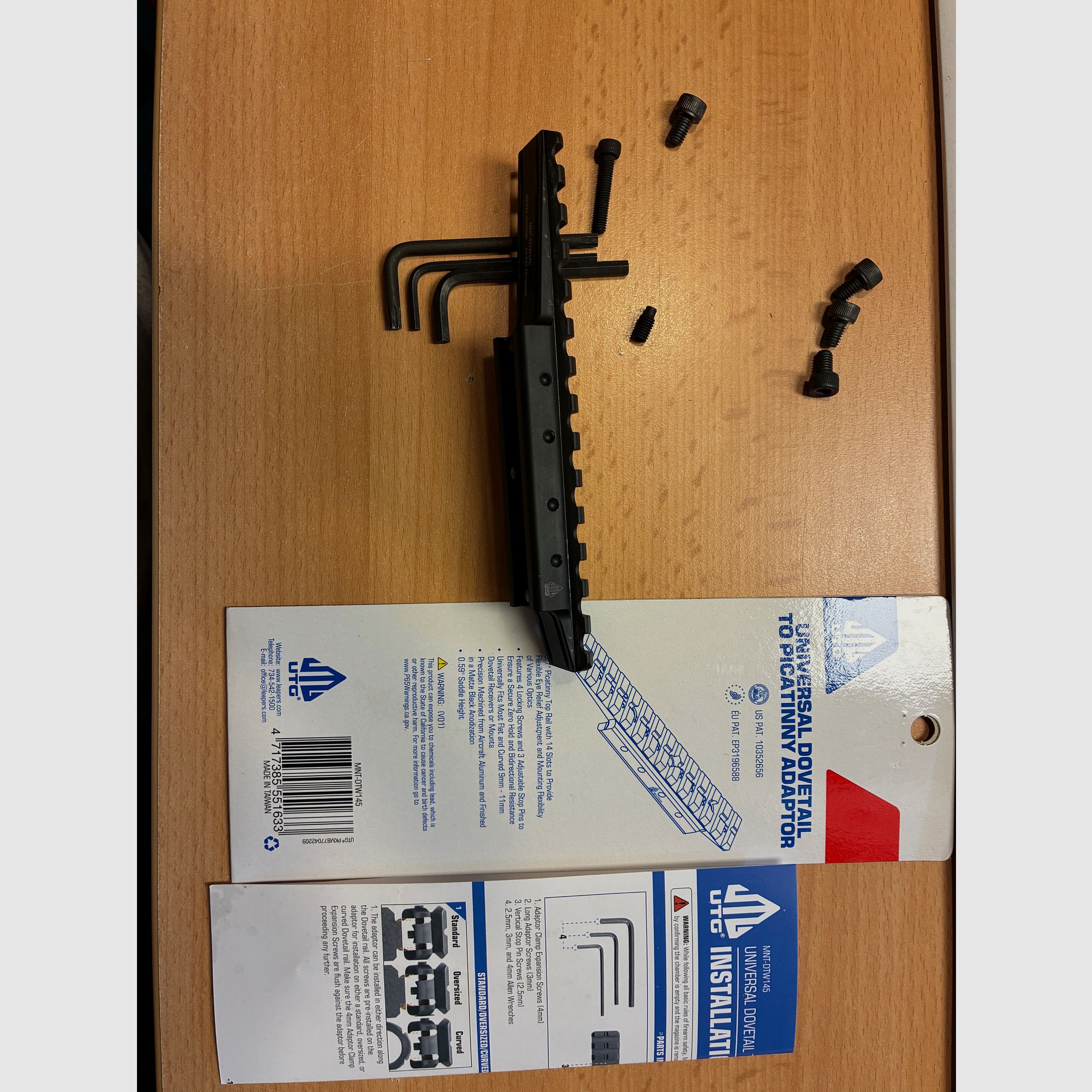 Adaptador UTG Low Profile de Dovetail a rieles Picatinny/Weaver MNT-DTW145
