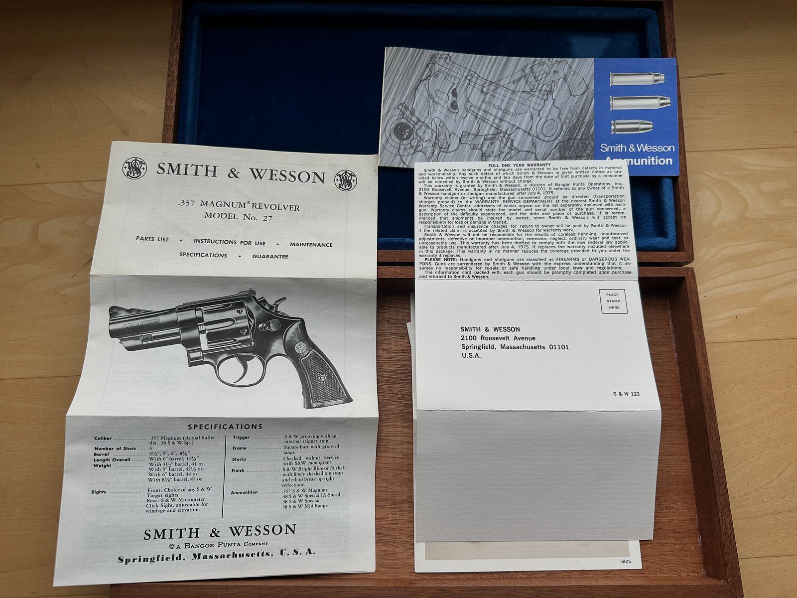 Smith & Wesson modèle 27-2 avec canon encastré et barillet rétracté