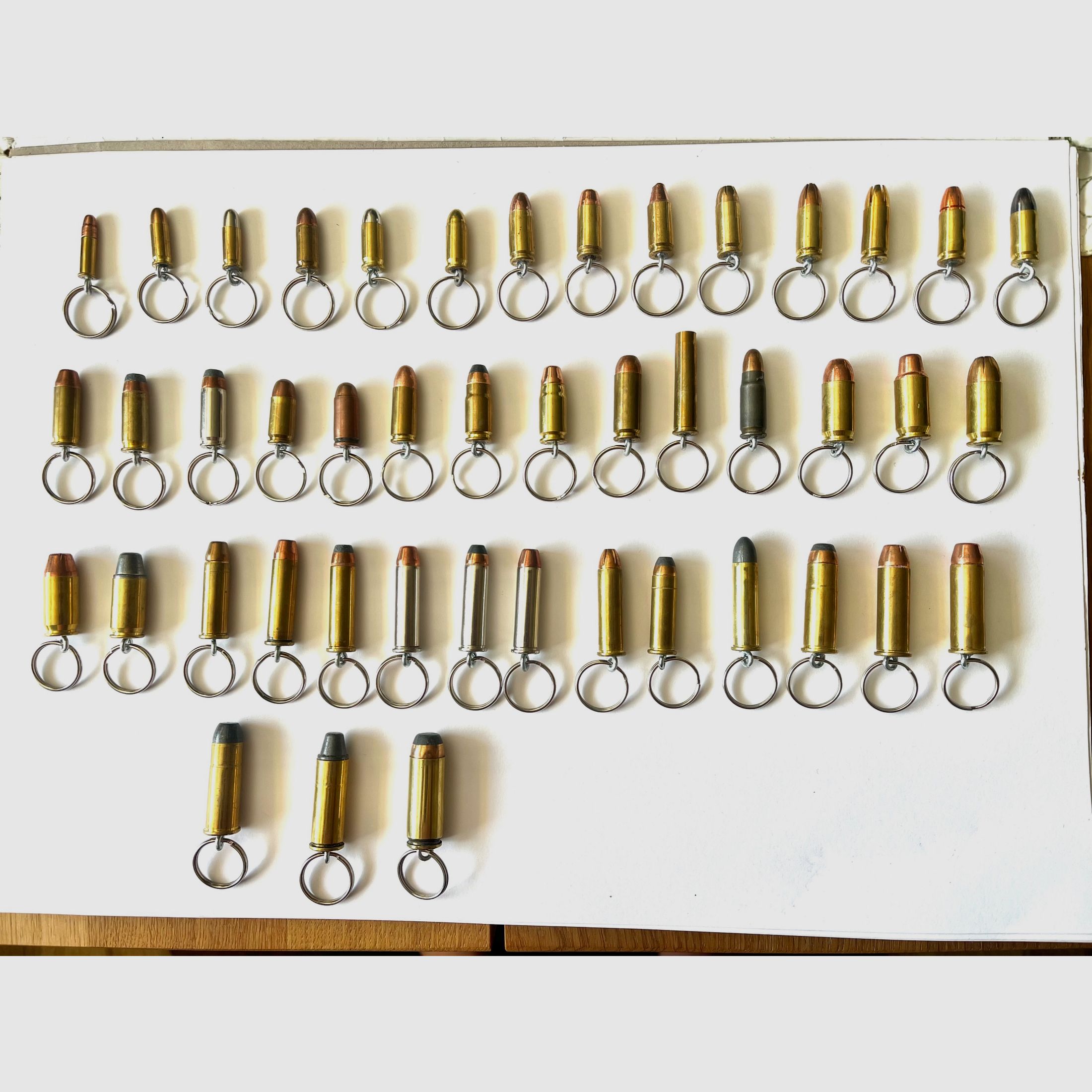 ••• Verschillende cartridges - sleutelhanger pistool •••, afbeelding 1 van 11
