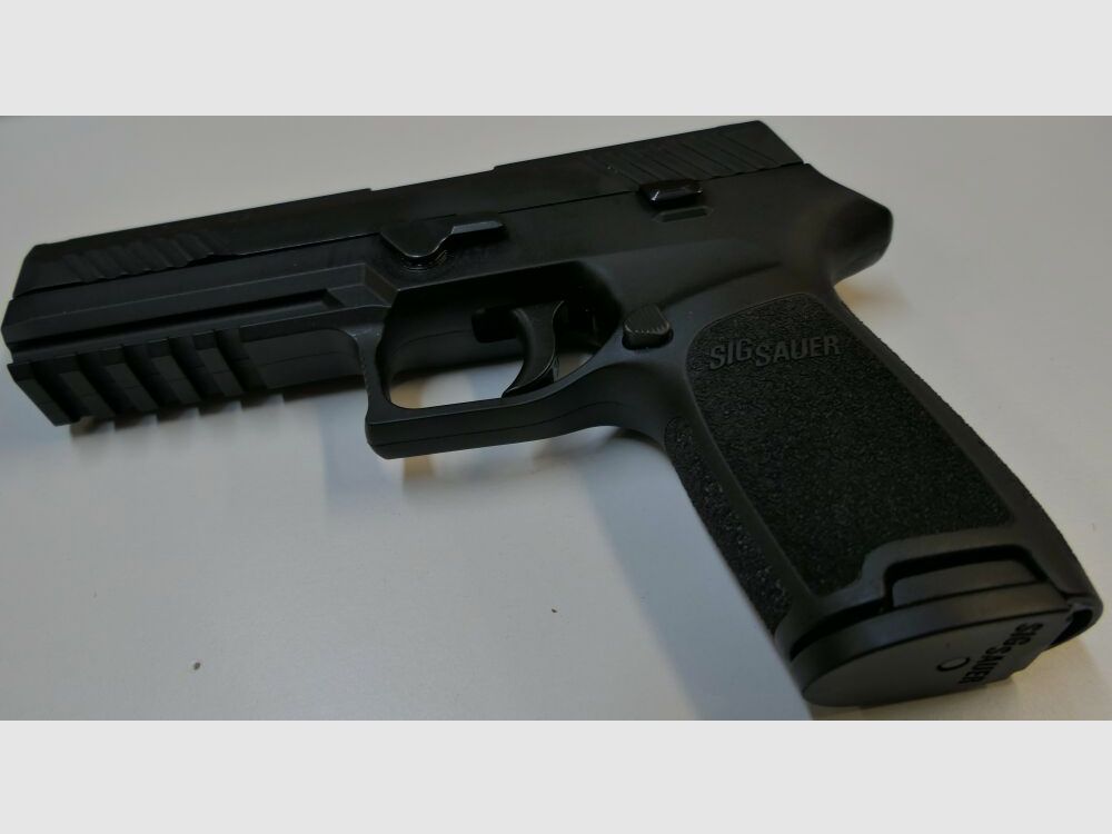 SIG SAUER Pistole SIG Sauer P320F im Kaliber 9mm Para (9x19) Inkl.Zubehör
