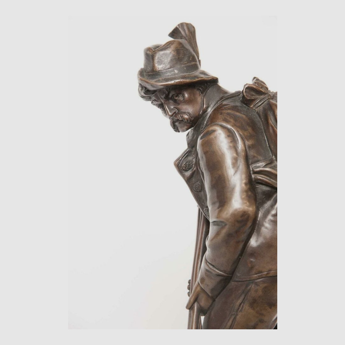 Escultura de cazador de bronce Oskar Hertel