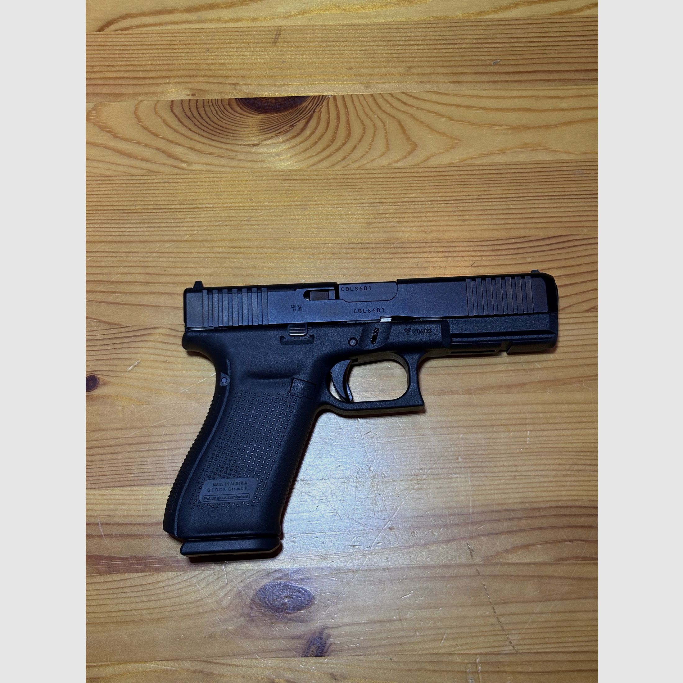 Glock 21 Gen5 MOS .45 ACP – Ungeschossen / Schrankwaffe mit Black Trident Raven Holster 