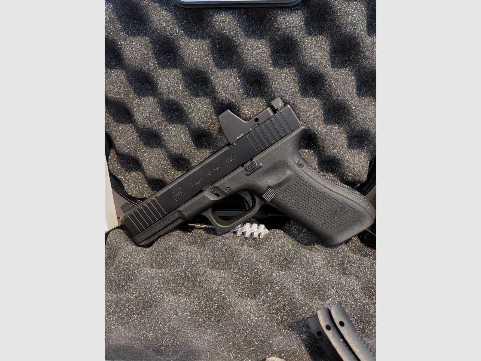 Glock 17 MOS Gen5 9x19 Trijicon RMR Aimpoint 11 magazine, image 4 of 5