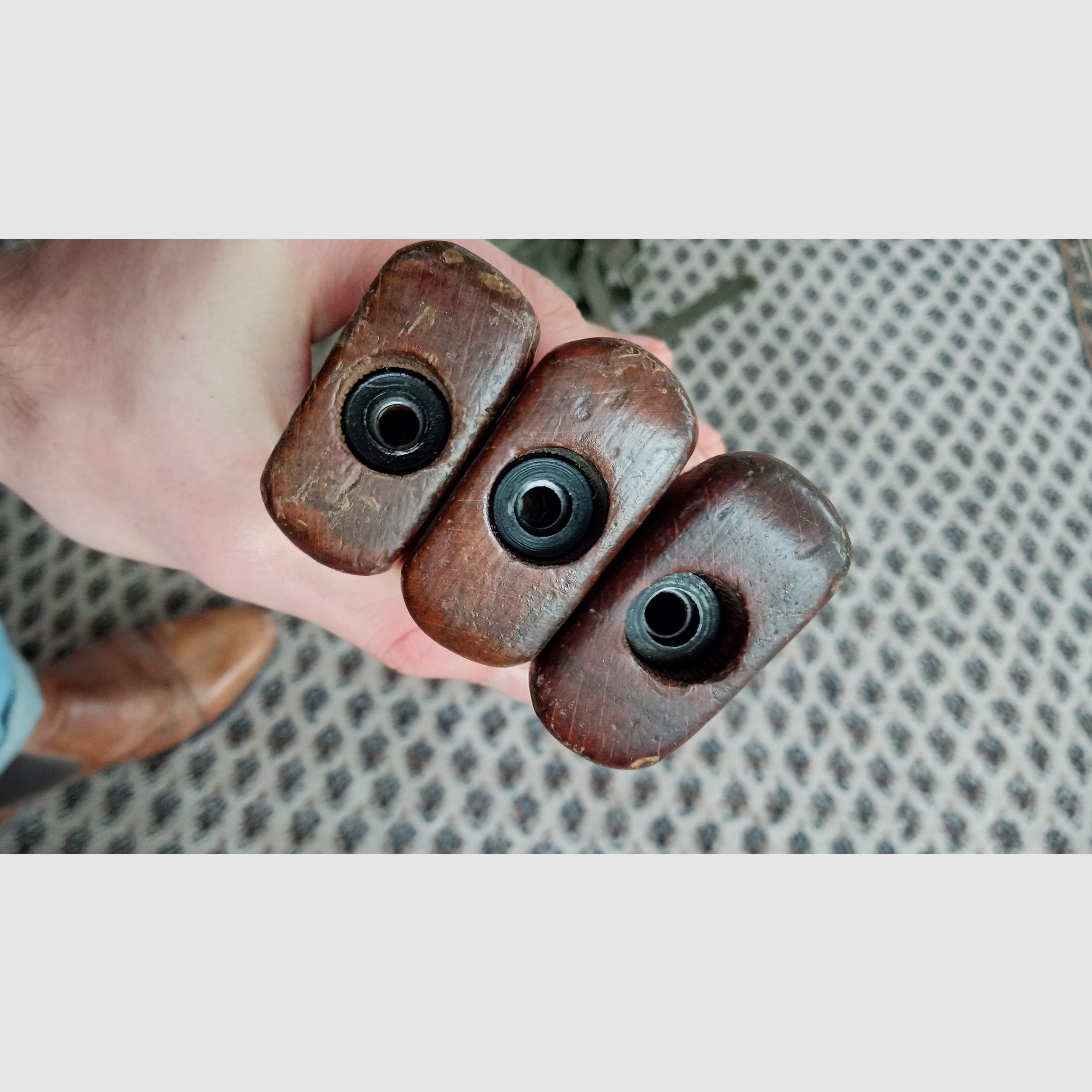 Original Ungarische AMD-63 Pistolengriffe aus Buchenholz inkl. Stahl Ferrule  // AMD 65 AK AKM Griff Buche Holz