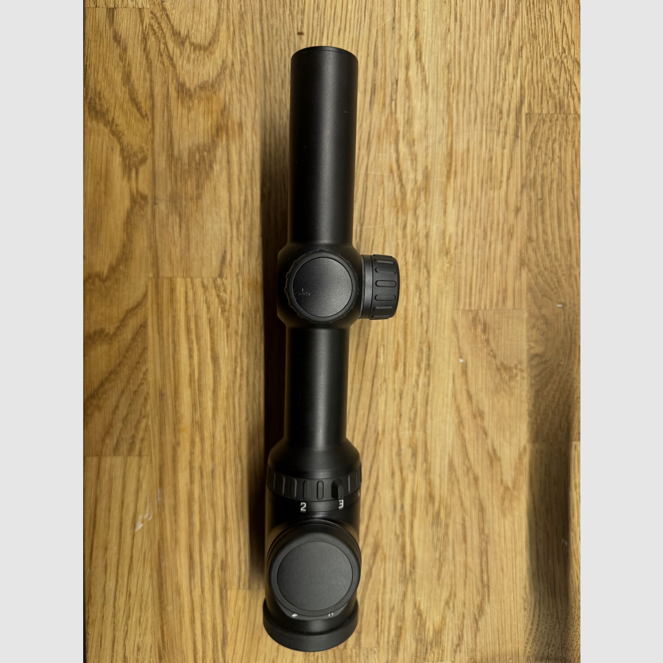 Celownik optyczny Leica Magnus 1 - 6,3 x 24 z krzyżem 4a z szyną