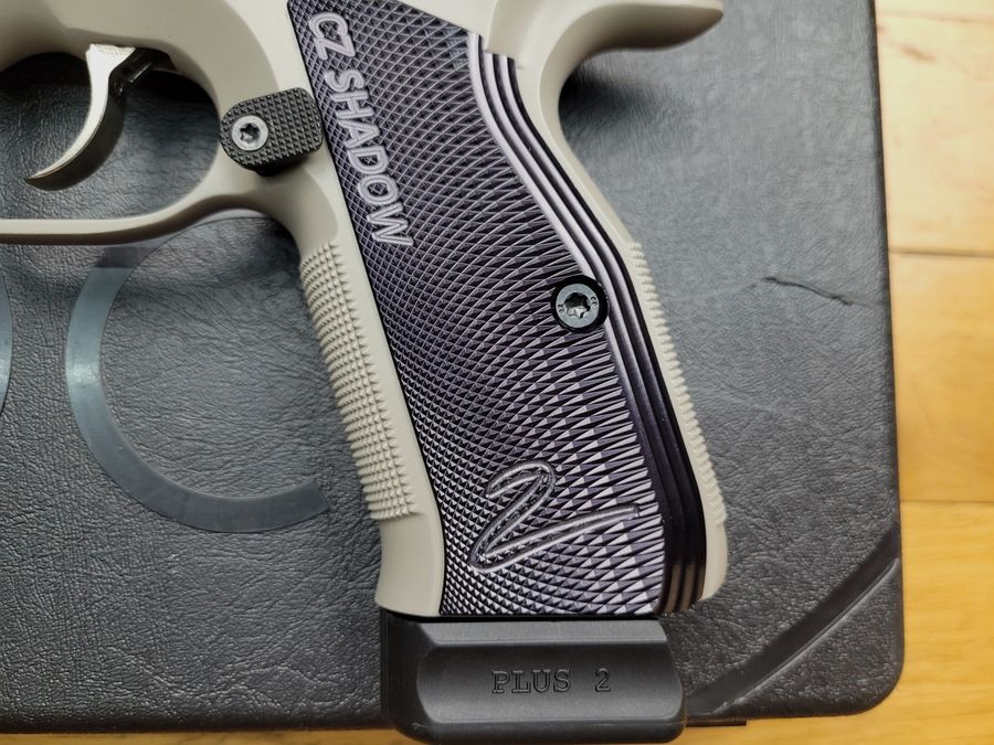 Splendide pistolet CZ Shadow 2 – Rare version Urban grey – 9×19 – mallette d&rsquo;origine – trois chargeurs 18 coups – pas une rayure ! – full ambidextre – état NEUF !, image 3 sur 14