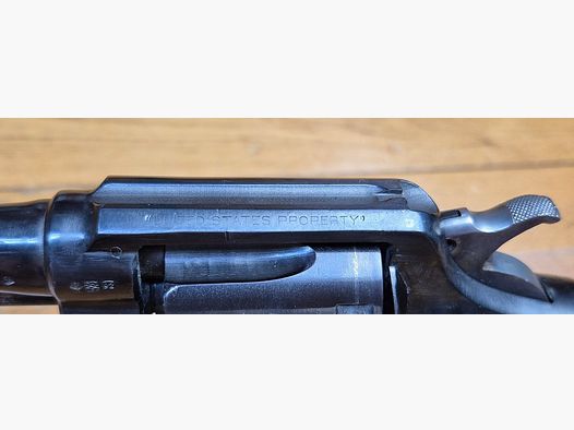 Très beau Revolver Smith & Wesson « Victory » – L&rsquo;ex Hand ejector 1899 et le futur modèle 10 de la seconde guerre mondiale – Cal. 38 SW / 38-200- Excellente mécanique – Très bel état esthétique – Poinçon « GHD » – Arme de février 1943 – TBE