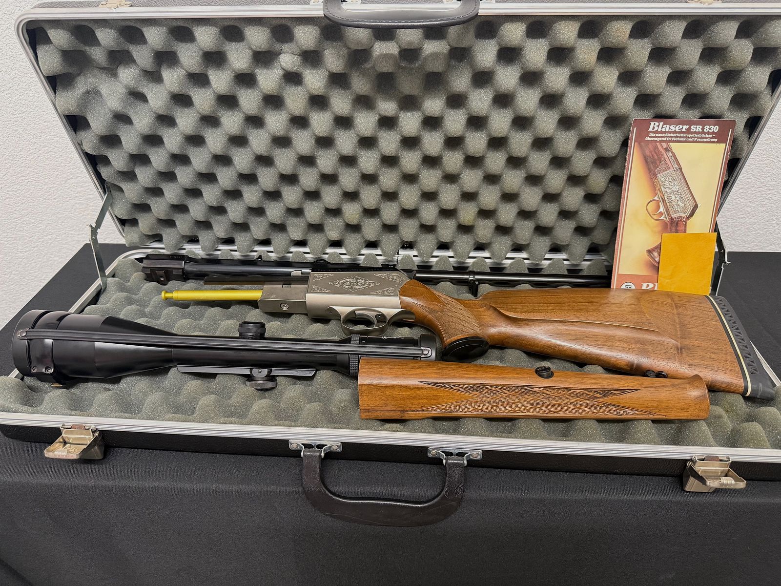 Blaser SR 830 Repetierbüchse Kaliber .300WinMag incl Swarowski und Transportkoffer 