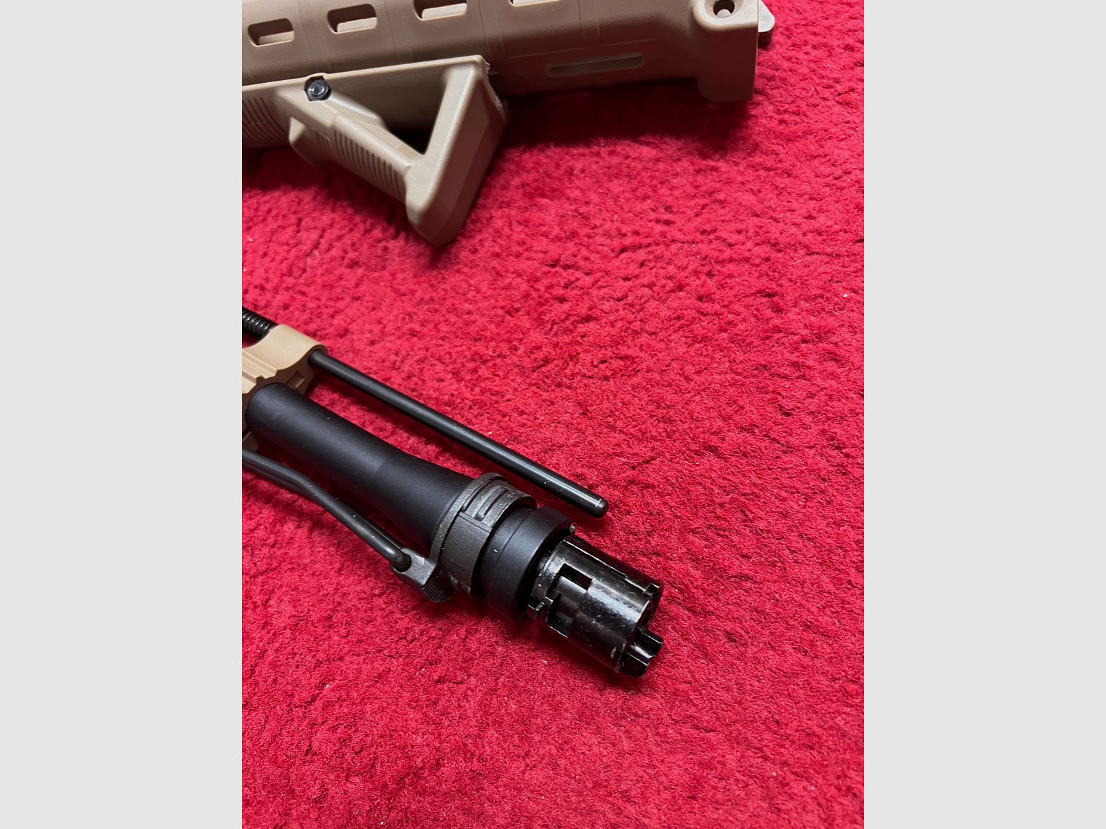 Wei-ETech MSK Masada Open Bolt GBB 6mm BB w kolorze Tan z akcesoriami i systemem wymiany