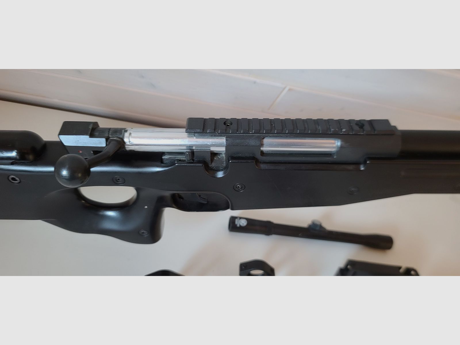 L96 Bolt Action mit 2 Magazinen