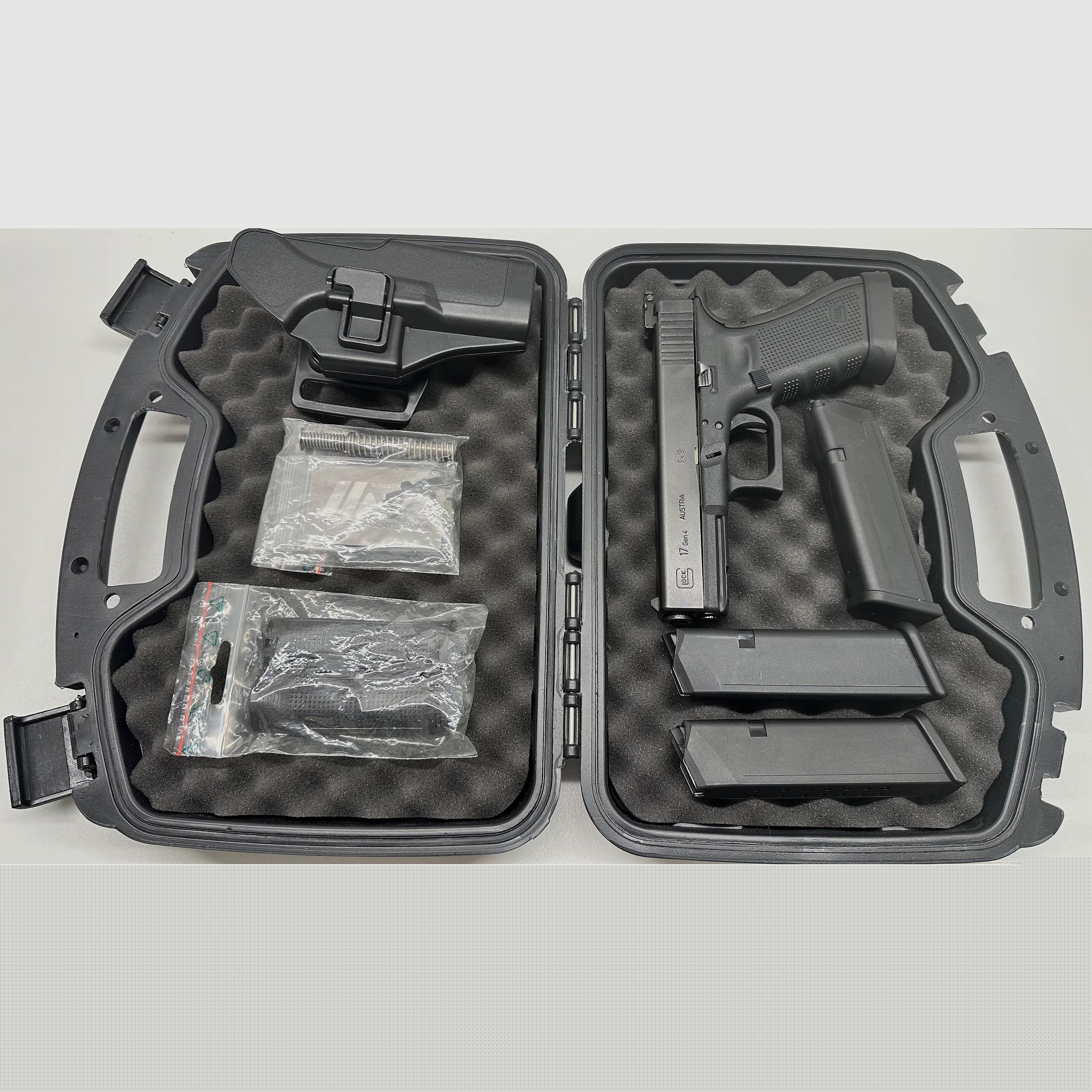Glock 17 Gen. 4 Kal. 9mm Luger mit reichlich Zubehör und Tuning-Parts