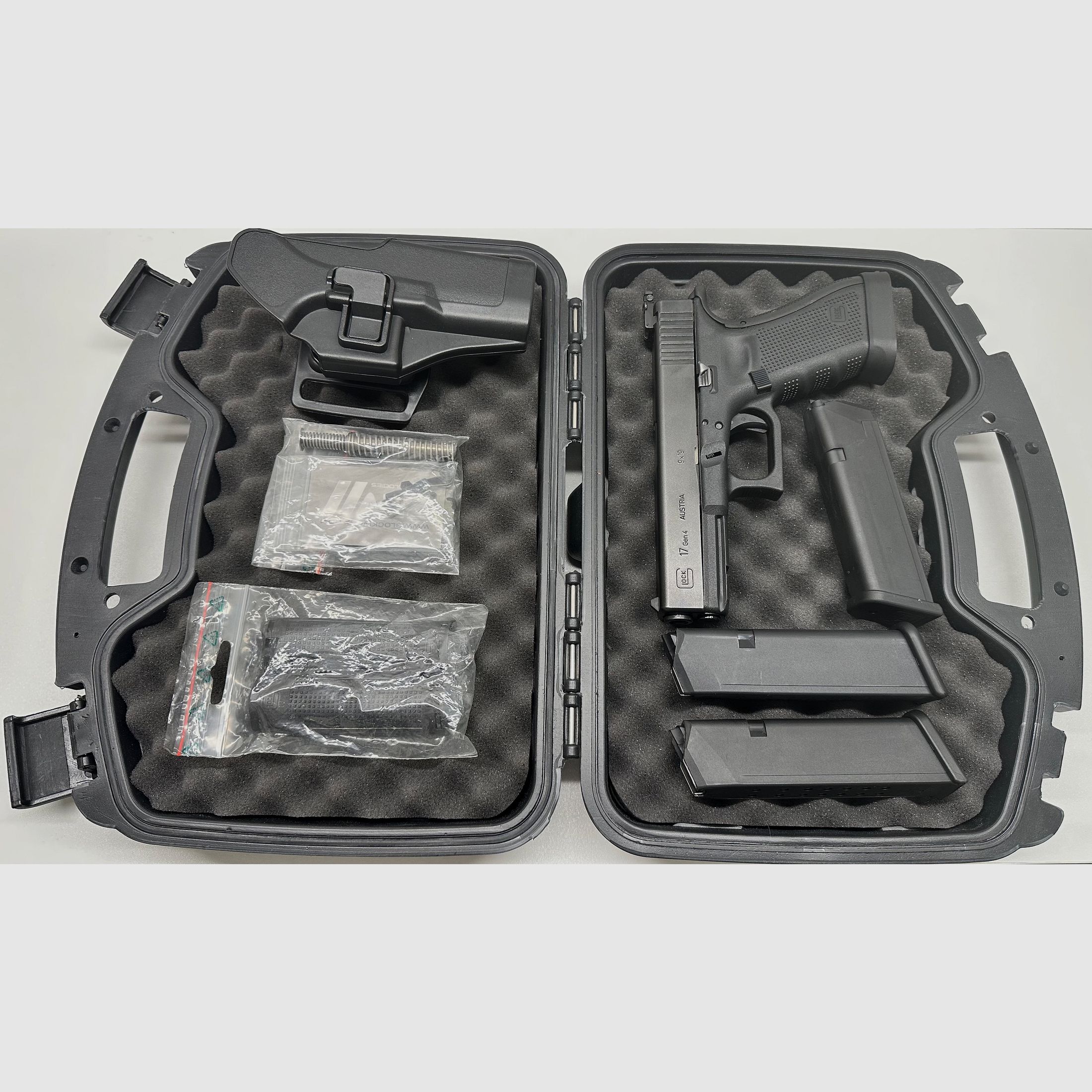 Glock 17 Gen. 4 Kal. 9mm Luger mit reichlich Zubehör und Tuning-Parts