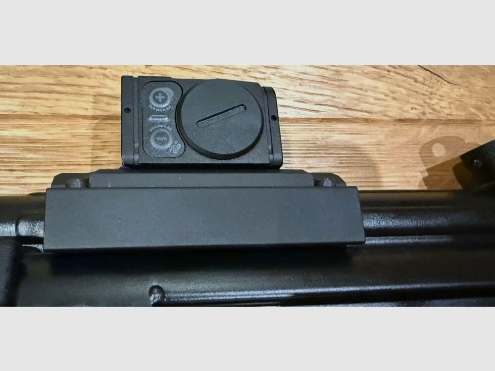 Fucile Heckler und Koch SP5 con silenziatore B&T RBS Schalldämpfer SQD™ Compact e Aimpoint ACRO