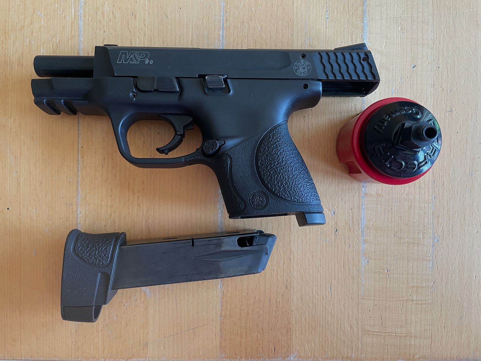 Smith & Wesson M&P 9c blank firing pistol 9 mm P.A.K. – Excellent condition – only 100 shots.
