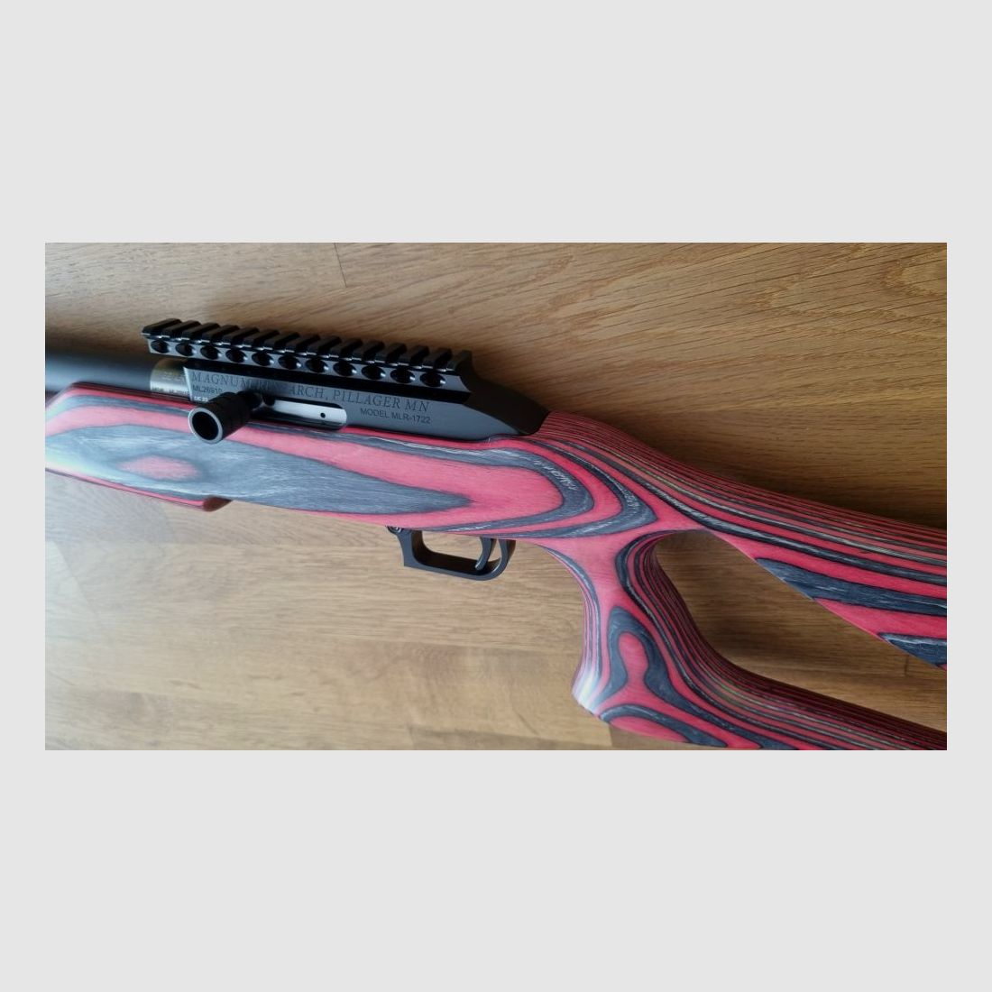 Magnum Research MLR-1722 SwitchBolt 17″ met koffer / 5 magazijnen