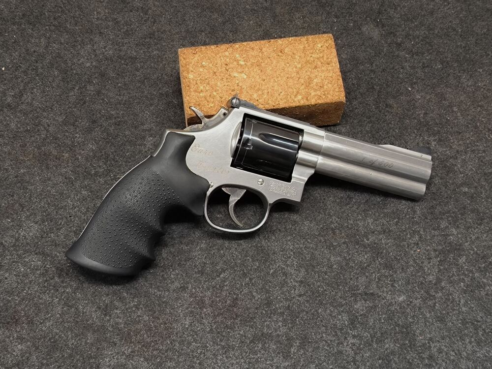 Smith & Wesson	 686-4 Euro Hunter 4"