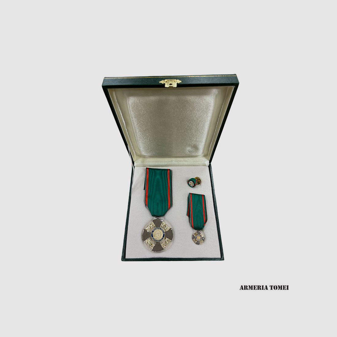 KISTE – SET EDELSTEINE MEDAILLEN + ANSTECKNADEL RITTER DER REPUBLIK (STOFFROSELLINE), Bild 1 von 3