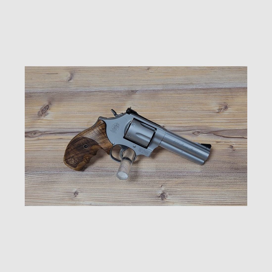 Smith & Wesson 686 Security Special 4" mit Nill-Griff